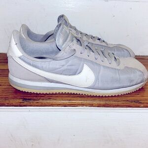 Woman’s Nike Sneakers Size 11